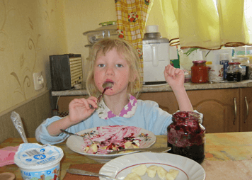 ульяна кушает